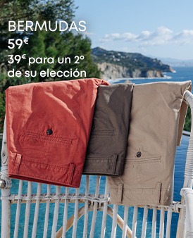 Dos bermudas sobre una silla