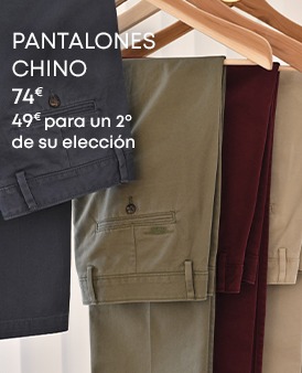 Chinos para hombre en varios colores colgados en perchas