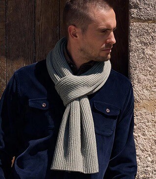 Bufanda de lambswool caqui claro jaspeado para hombre