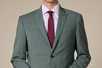 Corbata de seda lisa mate Burdeos para hombre