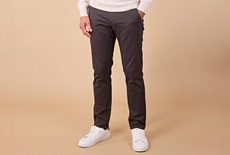 Chino de hombre – Espiga color chocolate - JORDEN