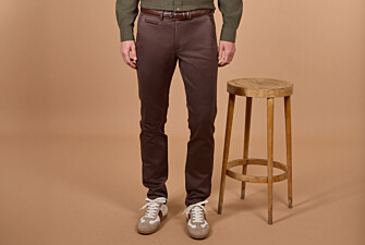 Pantalón chino hombre chocolate oscuro en dobby - NILAN
