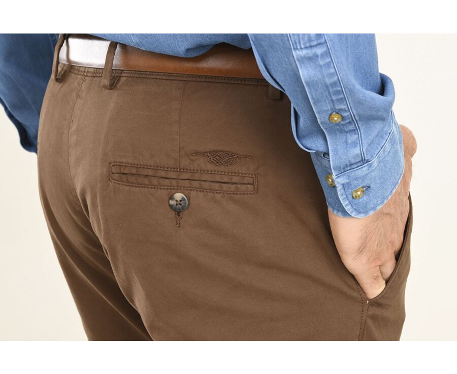 Pantalón Chino Hombre Marrón Chocolate – El Penitente
