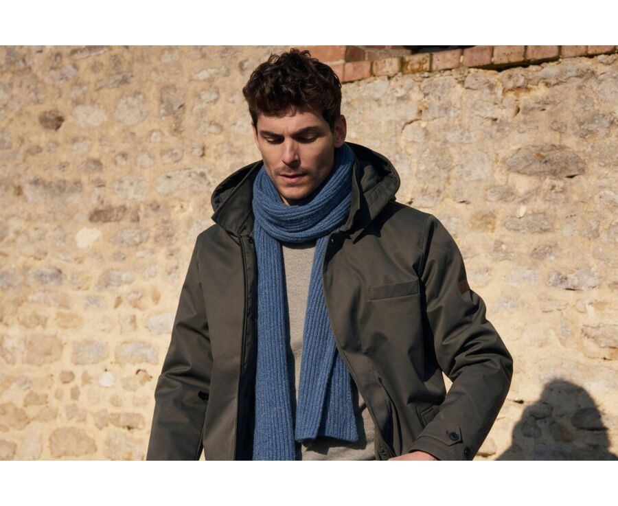 Bufanda de lambswool azul oscuro jaspeado para hombre