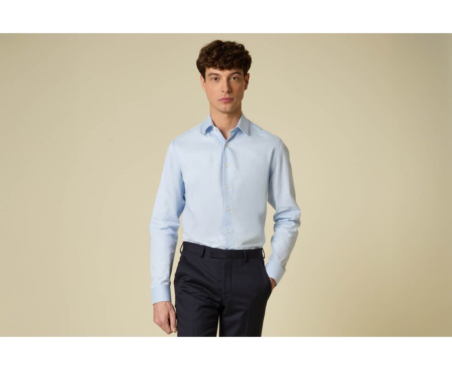 Camisa de hombre lisa de sarga en azul - FROMOND