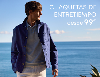  Hombre con blusón de entretiempo frente al mar