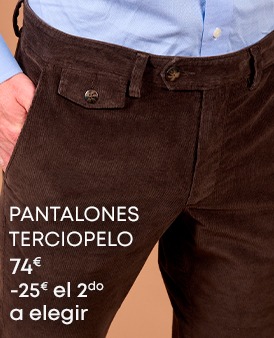 Hombre con un pantalón de vestir gris antracita y zapatos de cuero marrón
