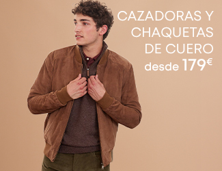 Hombre vistiendo una chaqueta de cuero marrón