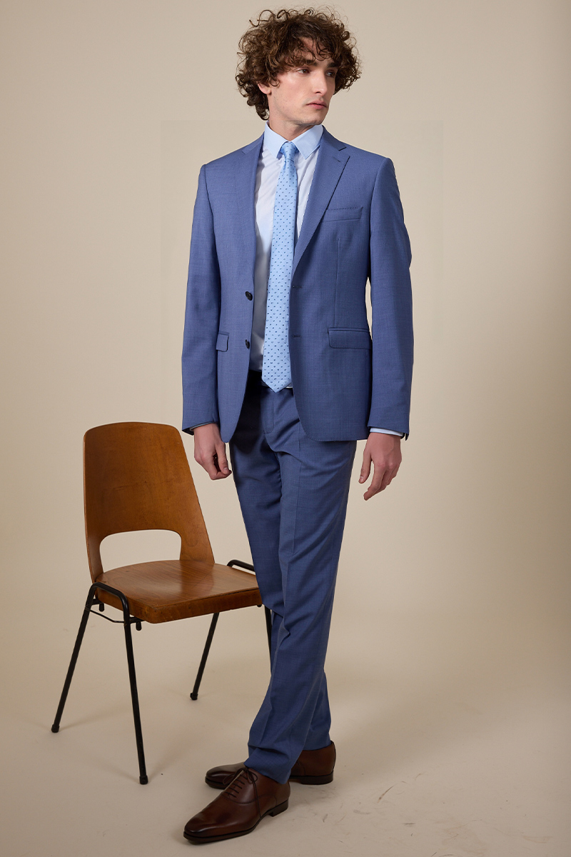 Traje Lazare Azul Claro Chine atemporal.