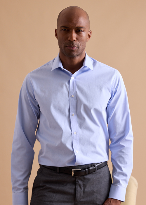 Camisa ajustada a rayas finas