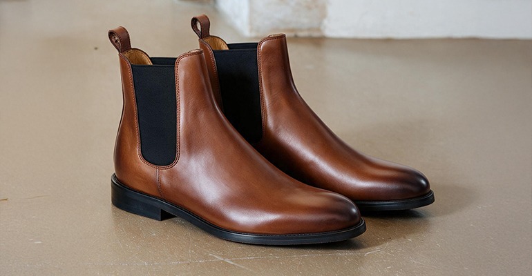 Botines Chelsea hombre en cuero marrón con elástico negro