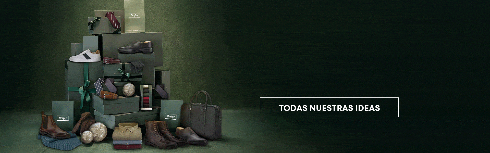 Selección navideña de moda y accesorios: camisas, bolsos de cuero y calzado bajo el árbol de Navidad