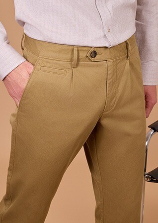 Men's dark camel pleated twill chino trousers - KAYNAN
