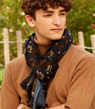 Navy patterned blue grey & camel Wool scarf