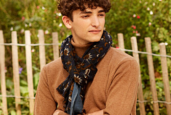 Navy patterned blue grey & camel Wool scarf