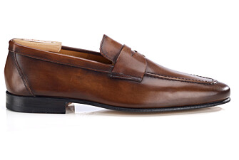 Men’s cognac patinated leather loafers - FINERO