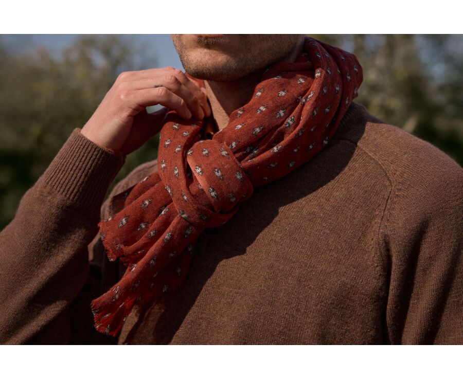 Men's brick red woolen scarf with beige pattern