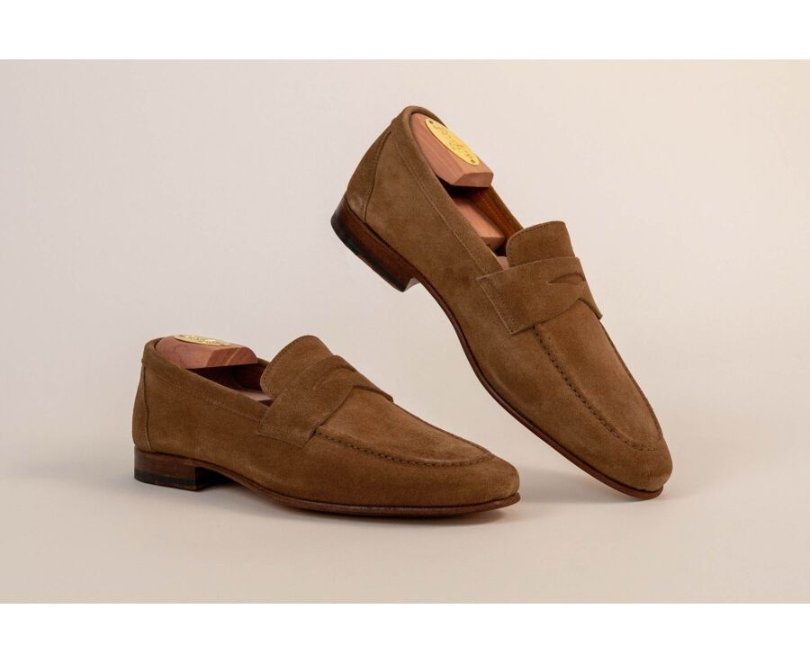 Men’s tobacco suede loafers - British style - FINERO