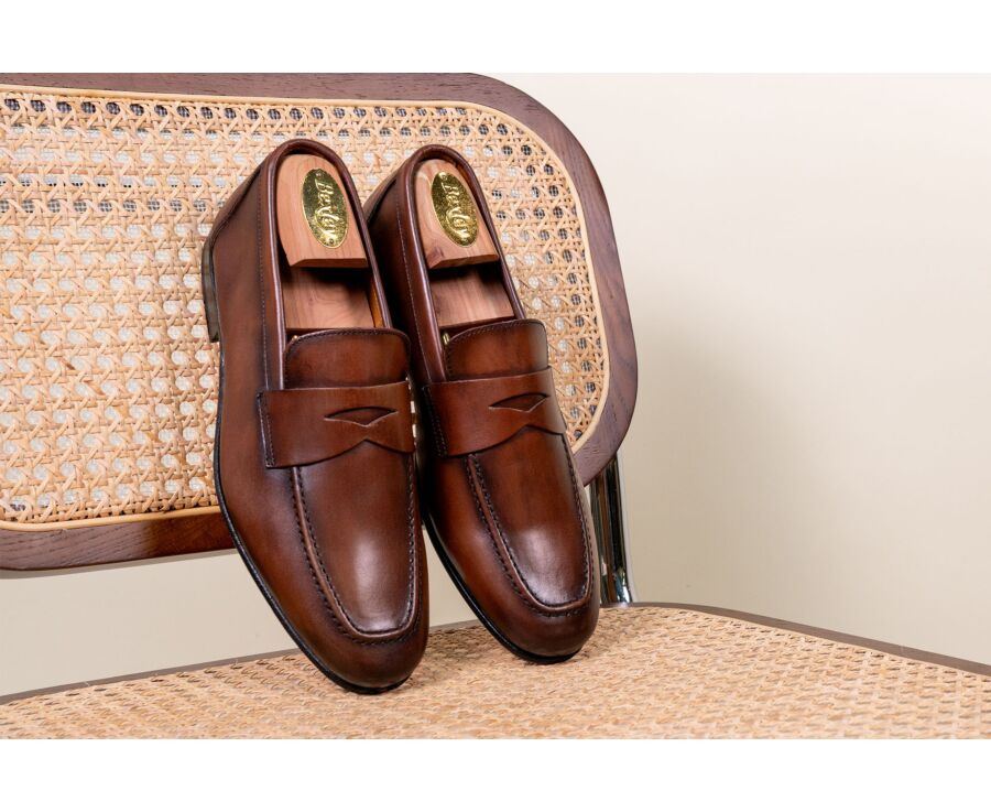 Men’s cognac patinated leather loafers - FINERO