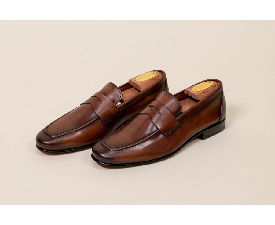 Men’s cognac patinated leather loafers - FINERO