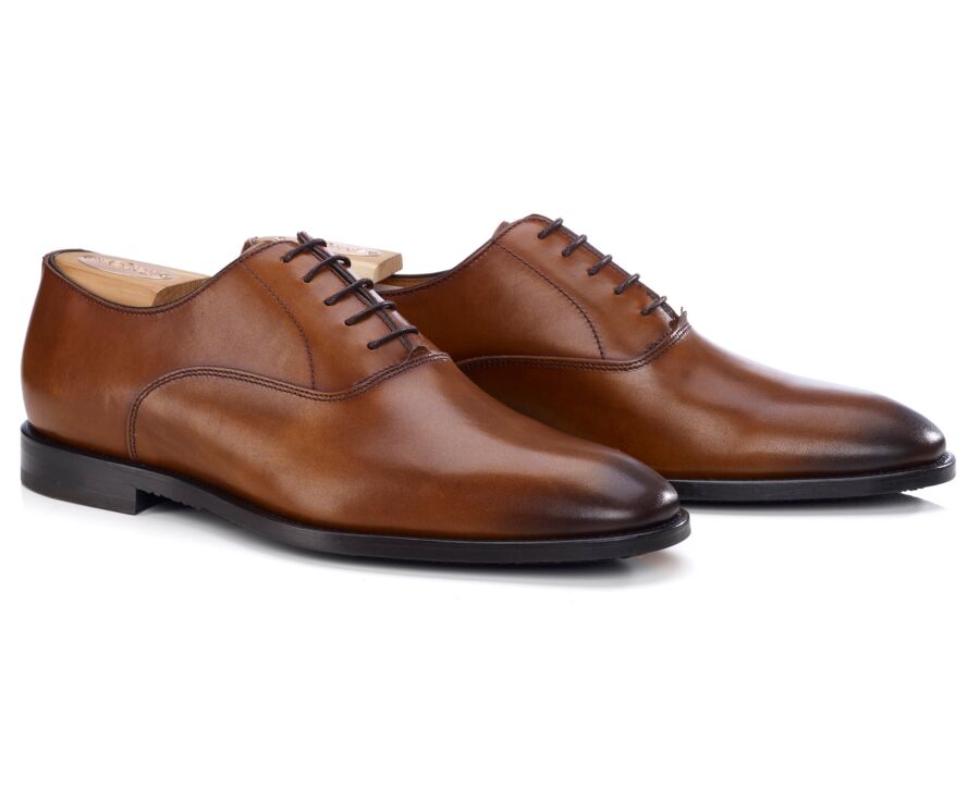 Men’s gold patinated Oxford shoes, sleek silhouette - DUKESTOWN