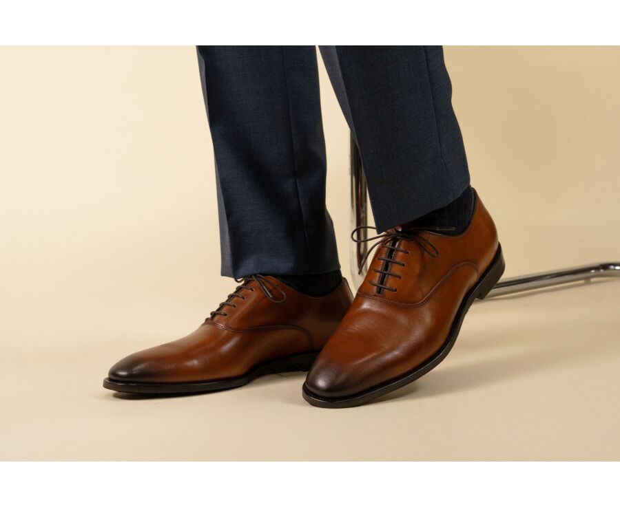 Men’s gold patinated Oxford shoes, sleek silhouette - DUKESTOWN