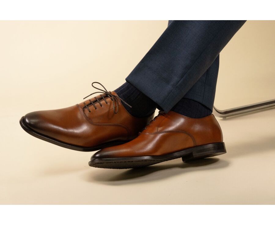 Men’s gold patinated Oxford shoes, sleek silhouette - DUKESTOWN