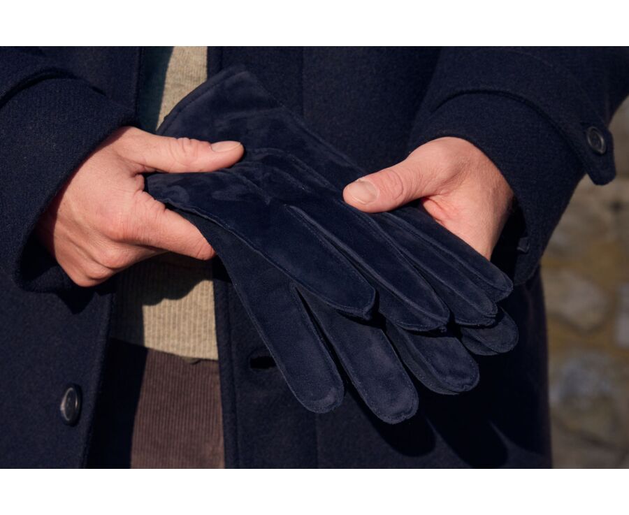 Men's gloves in navy goatskin suede