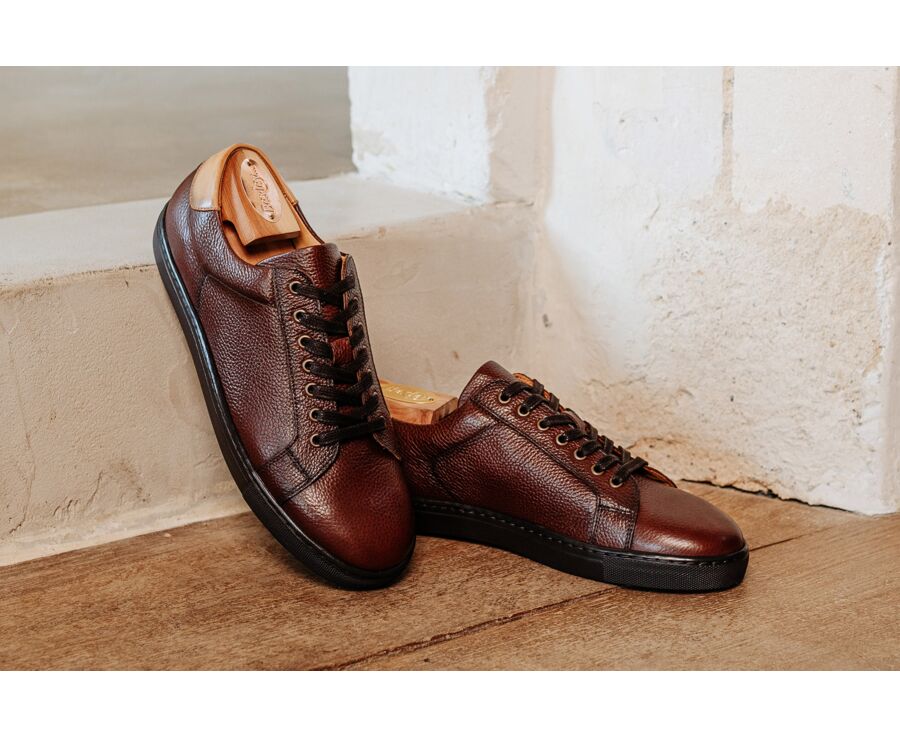 Men's hand-patinated grained chocolate leather sneaker - INGLEWOOD