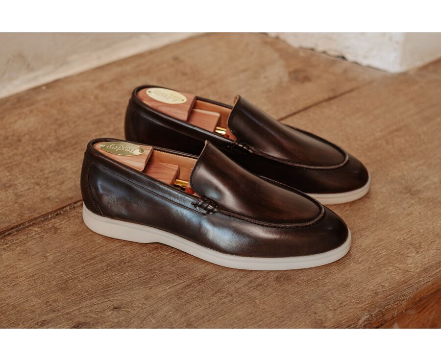 Men's hand-patinated chocolate leather loafer - MANASOTA III