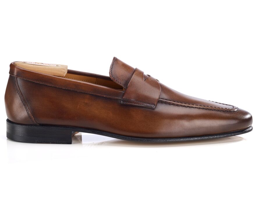 Men’s cognac patinated leather loafers - FINERO