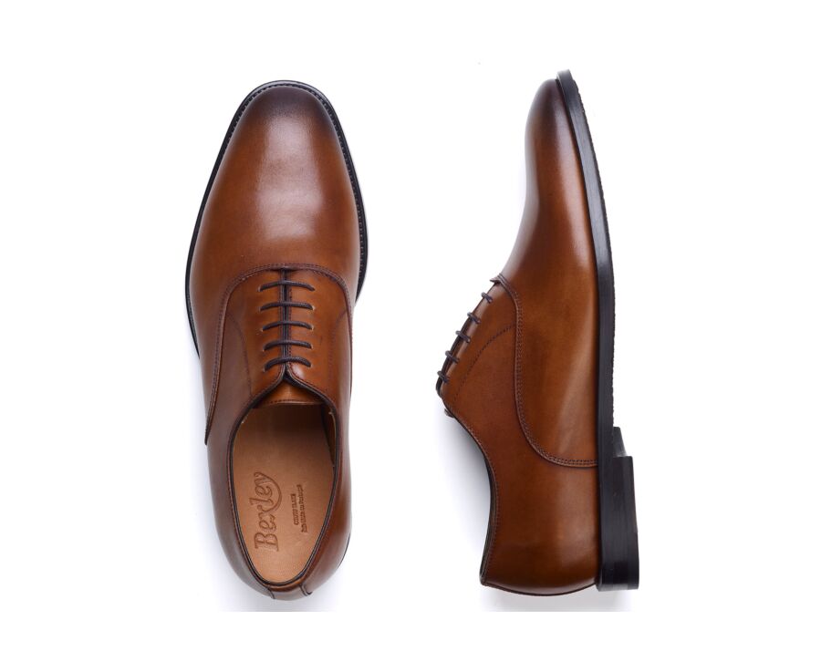 Men’s gold patinated Oxford shoes, sleek silhouette - DUKESTOWN