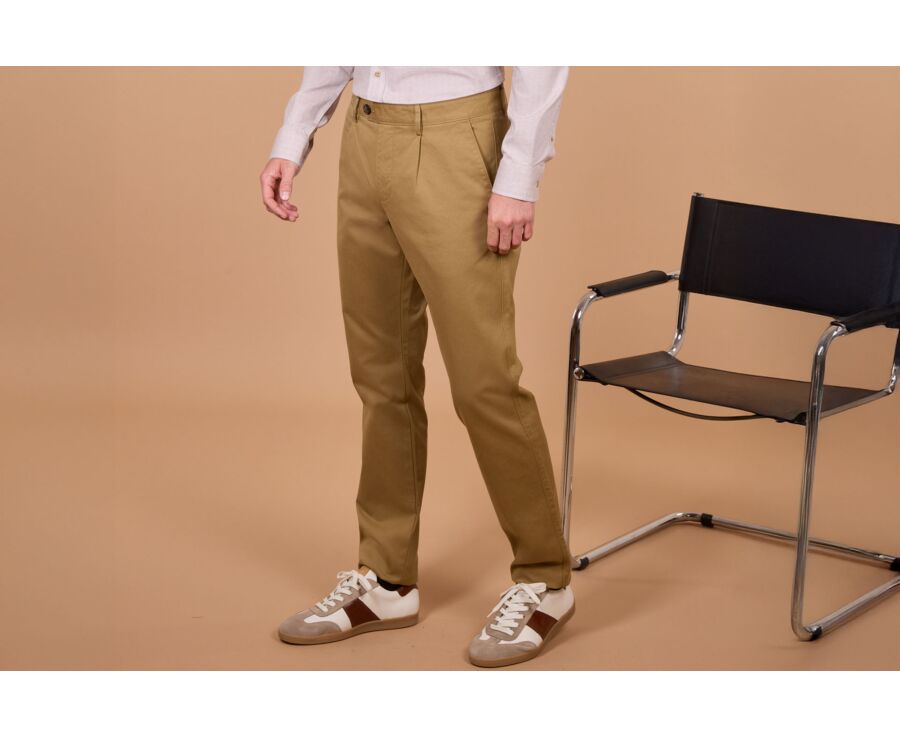 Men's dark camel pleated twill chino trousers - KAYNAN