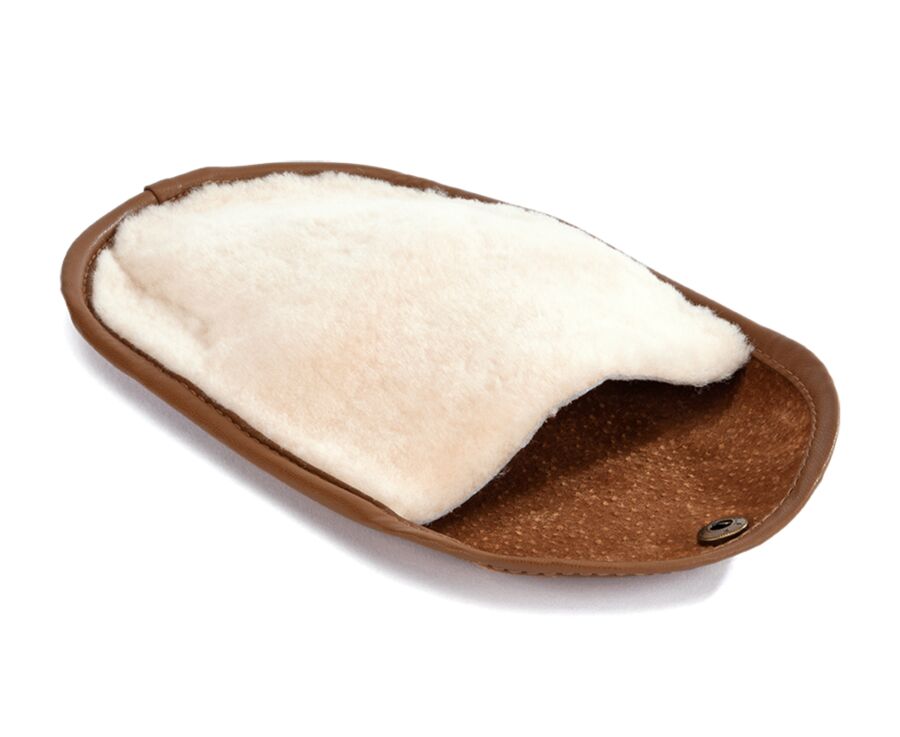 Shoe polishing mitt