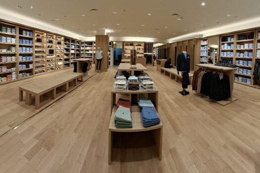 Bexley Belle Épine shop floor with men's shoes and polos