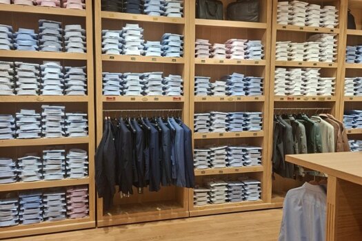 Men's shirts and jackets display Bexley Belle Épine