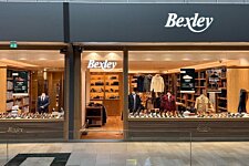 Bexley store front at Val d’Europe – Window display with shoes, coats and suits