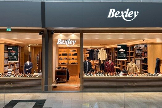 Bexley store front at Val d’Europe – Window display with shoes, coats and suits