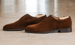 Leather city shoes in brown and black for a formal style