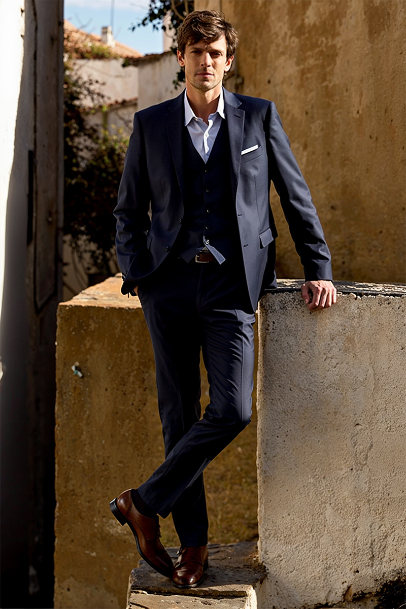 Three-piece suit, chic, deep and modern blue