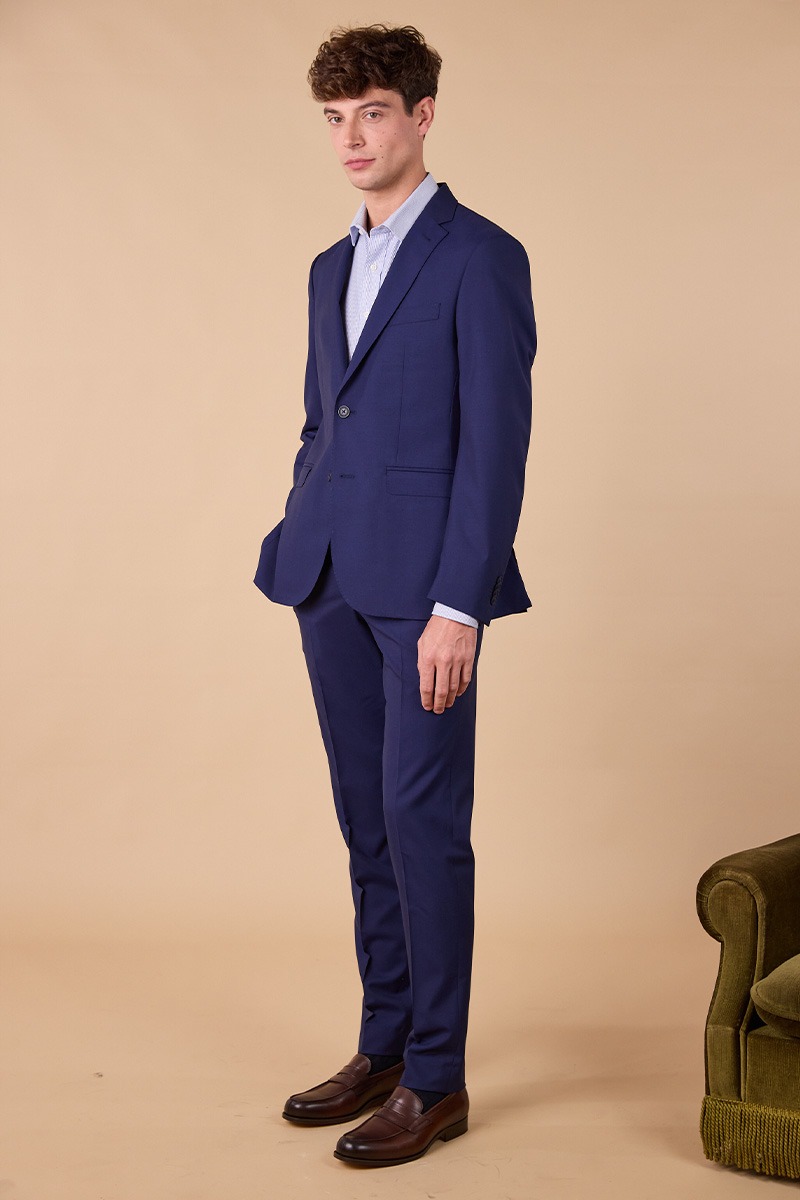 Men's Suit Timeless and chic in navy blue